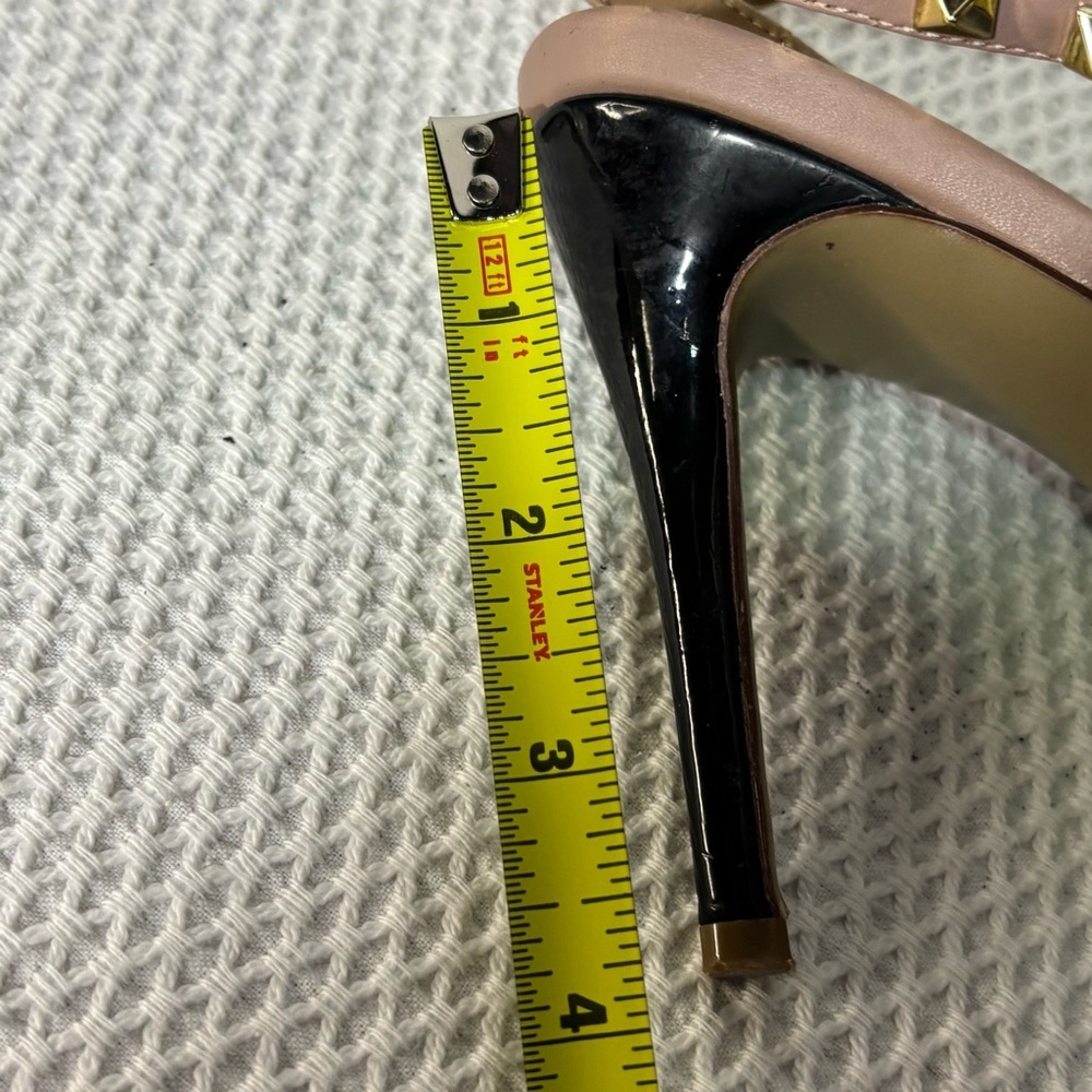 Valentino Garavani Sz 38 Black and Tan Studded Heels Slinbacks Pointy Toe - Picture 9 of 10